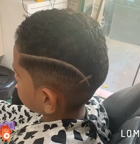 Corte com risco e desenho lateral